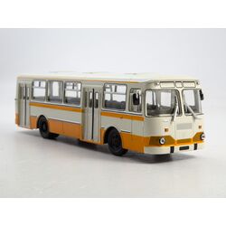 Масштабная модель автобуса ЛИАЗ-677М (бежевый-охра)(1:43)