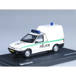 Масштабная модель автомобиля  Шкода Фелиция Пикап Полиция(1:43)
